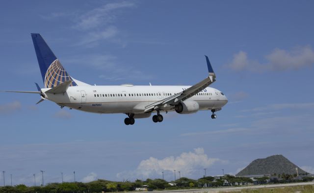 Boeing 737-900 (N69885)