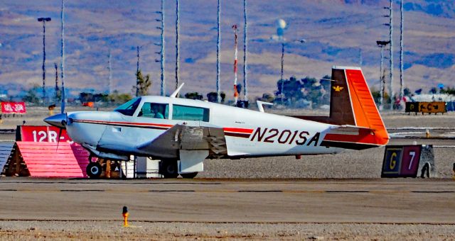 Mooney M-20 (N201SA) - N201SA 1977 MOONEY M20J s/n 24-0114 - North Las Vegas Airport (IATA: VGT, ICAO: KVGT, FAA LID: VGT) November 17, 2018br /Photo: Tomás Del Coro
