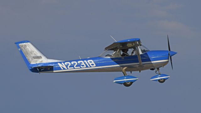 Cessna Commuter (N22318) - Departing AirVenture 2023 on 18R