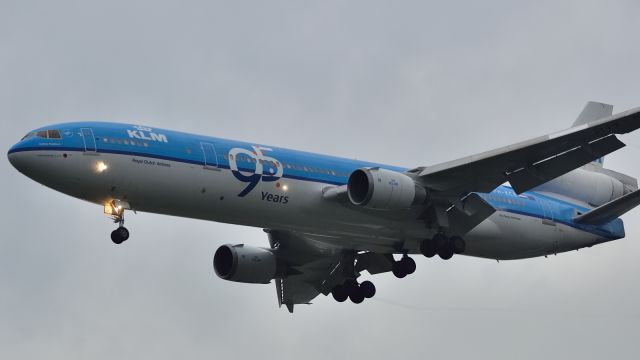 Boeing MD-11 (PH-KCE) - Landed in Montreal for the very last time in the rain 2014/10/25. KLM  retires the MD-11 and withdraws the fleet from passenger service starting 2014/10/26.