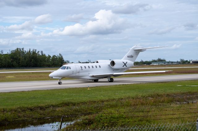 Cessna Citation X (N935BA) - Taxing to runway 5