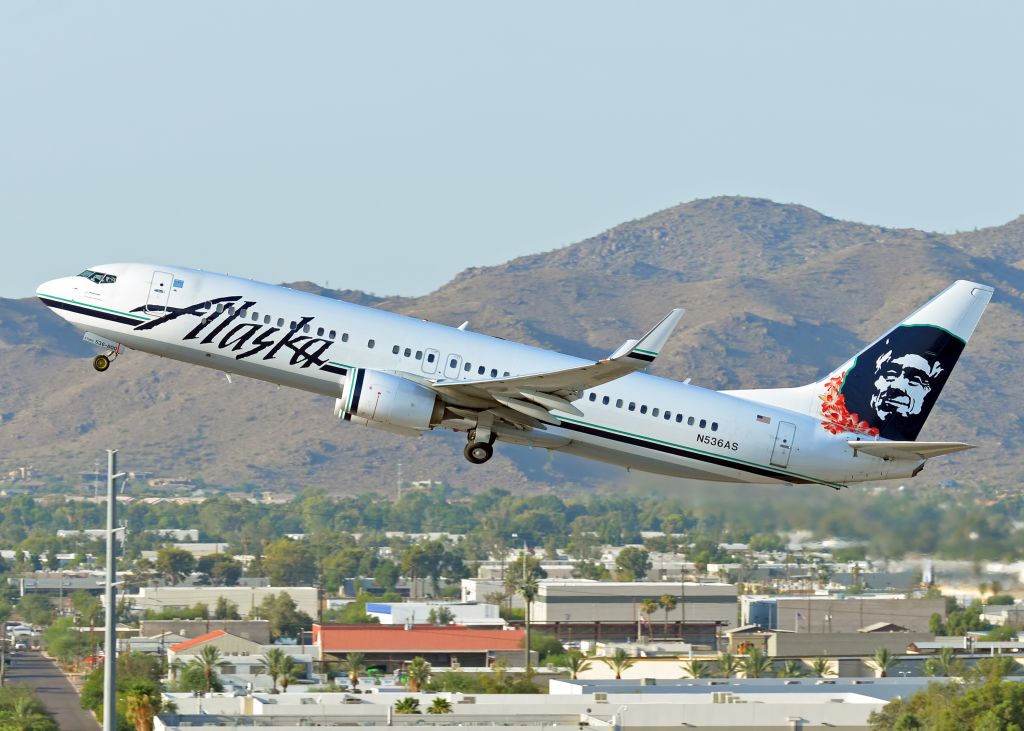 Boeing 737-800 (N536AS)