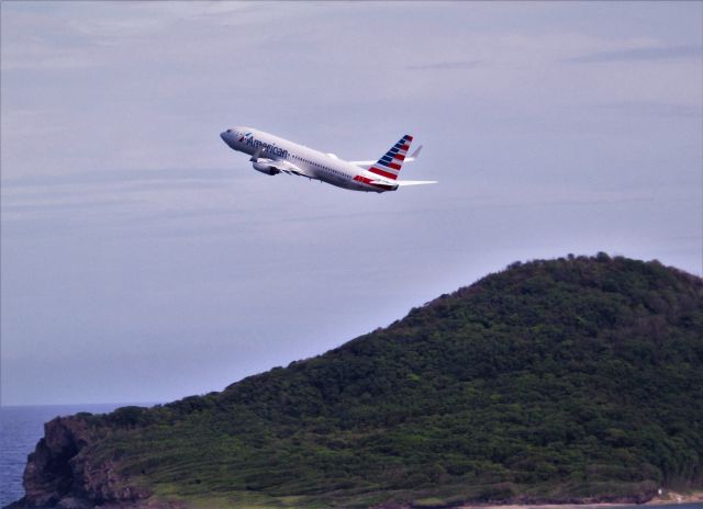 Boeing 737-800 (N814NN)