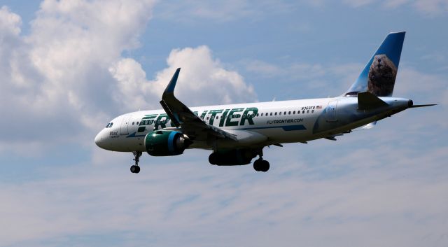 Airbus A320neo (N363FR) - On final is this 2019 Frontier Airlines Airbus A320-25TN with "Ward" the Beaver riding the tail in the Summer of 2020.