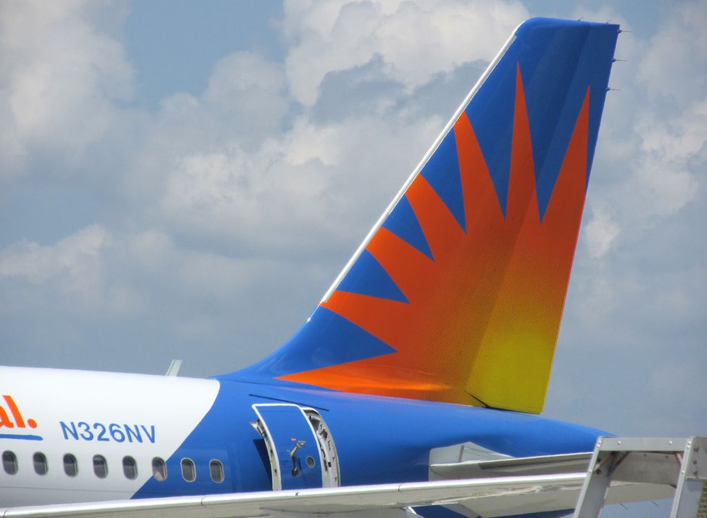 Airbus A320 (N326NV)