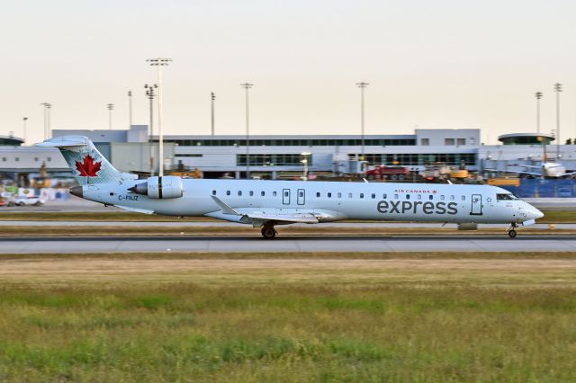 Canadair Regional Jet CRJ-900 (C-FNJZ)
