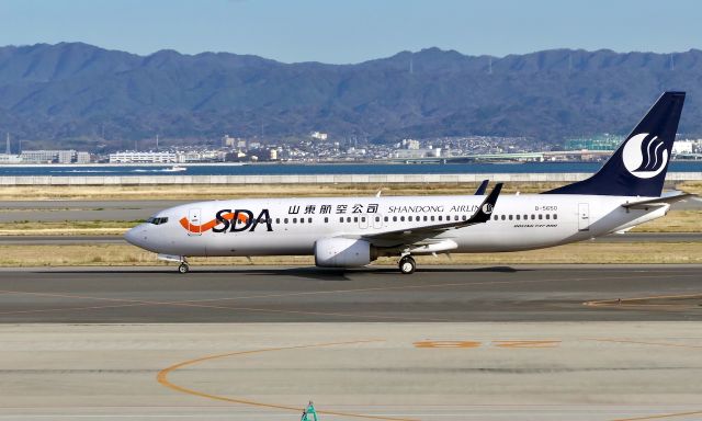 Boeing 737-800 (B-5650)