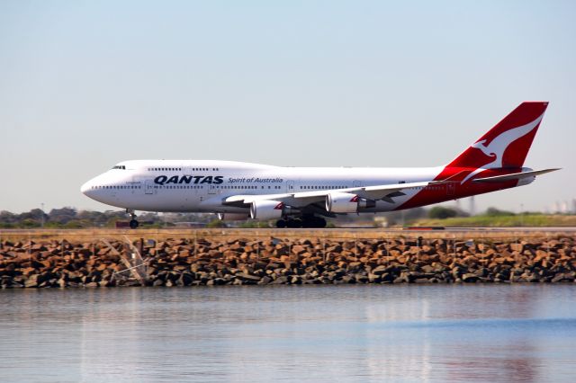 Boeing 747-200 (VH-OEE) - Boeing 747-438(ER)br /Photo: 06.08.2019