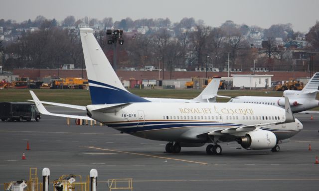 Boeing 737-700 (A6-DFR) - Royal Jet