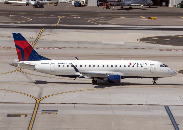 Embraer 175 (N604CZ)