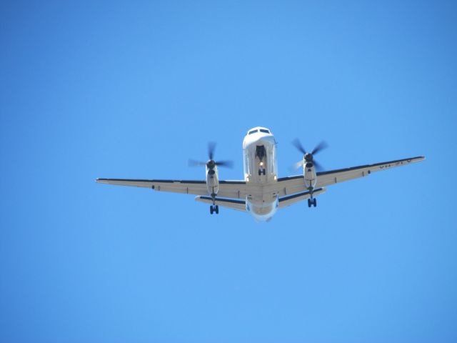 — — - VH ZJV LANDING AT YSSY