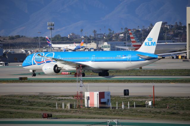 BOEING 787-10 Dreamliner (PH-BKA)