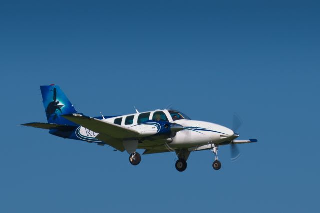 Beechcraft Baron (58) (N7220J)