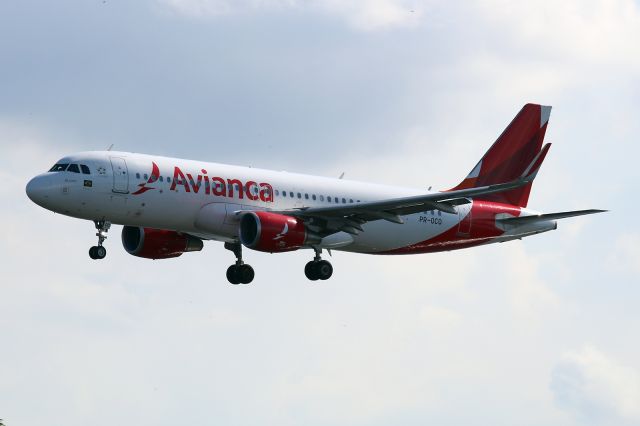 Airbus A320 (PR-OCO)