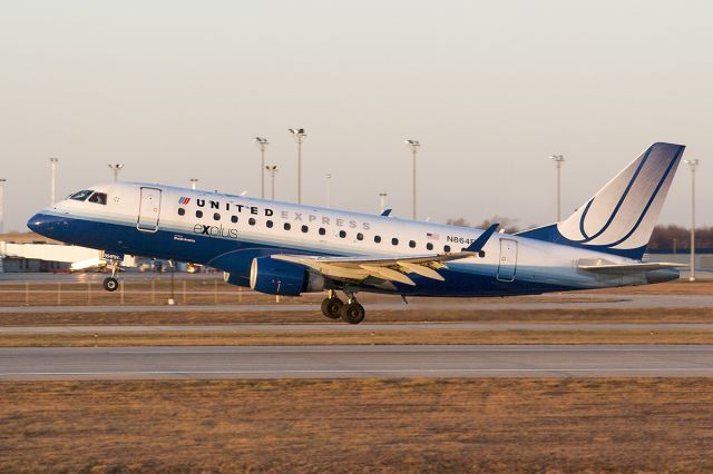 Embraer 170/175 (N864RW)