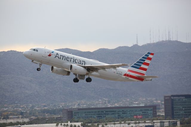 Airbus A320 (N679AW)