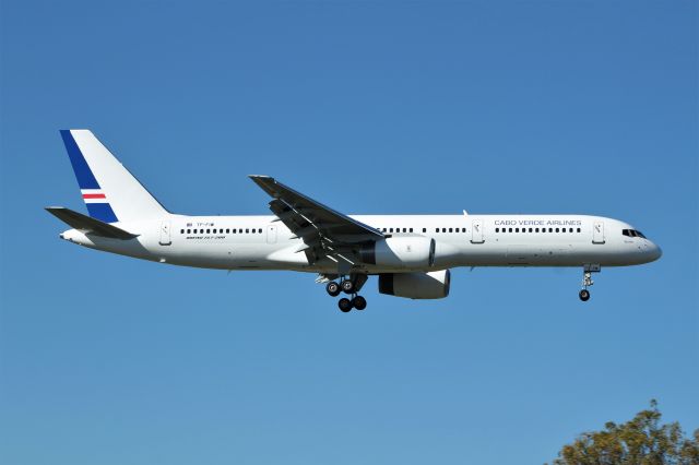 Boeing 757-200 (TF-FIW) - Aeroporto General Humberto Delgado - Lisbon     19-11-2017