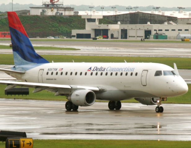 Embraer 170/175 (N867RW)