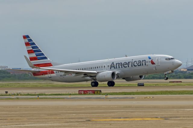 Boeing 737-800 (N824NN)