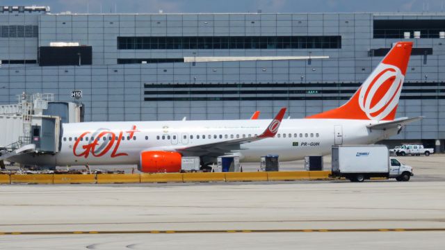 — — - The plane of the offical brazilian selection (soccer team) spotted @ Miami Airport on march 27th 2015