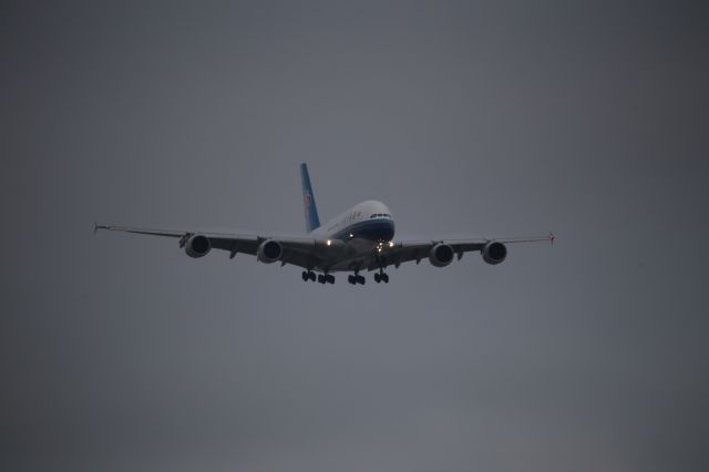 Airbus A380-800 (B-6136)