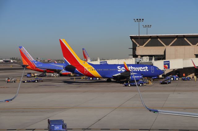 Boeing 737-700 (N414WN) - N414WN N216WR at PHX