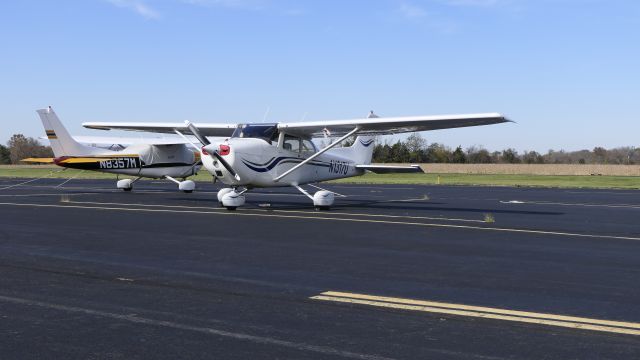 Cessna Skyhawk (N1317U)