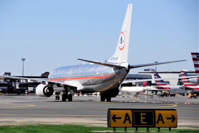 Boeing 737-800 (N905NN) - Astrojet retro livery