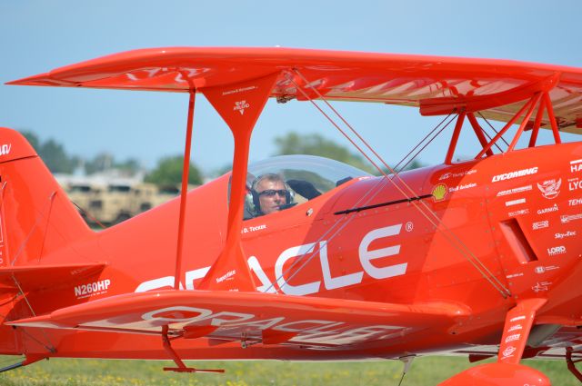 Experimental 100kts-200kts (N260HP) - Sean D. Tucker giving a salute before the show.