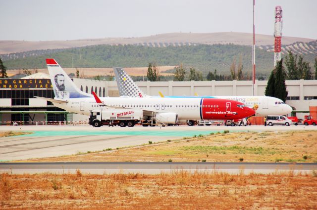 Boeing 737-800 (EI-FHX)