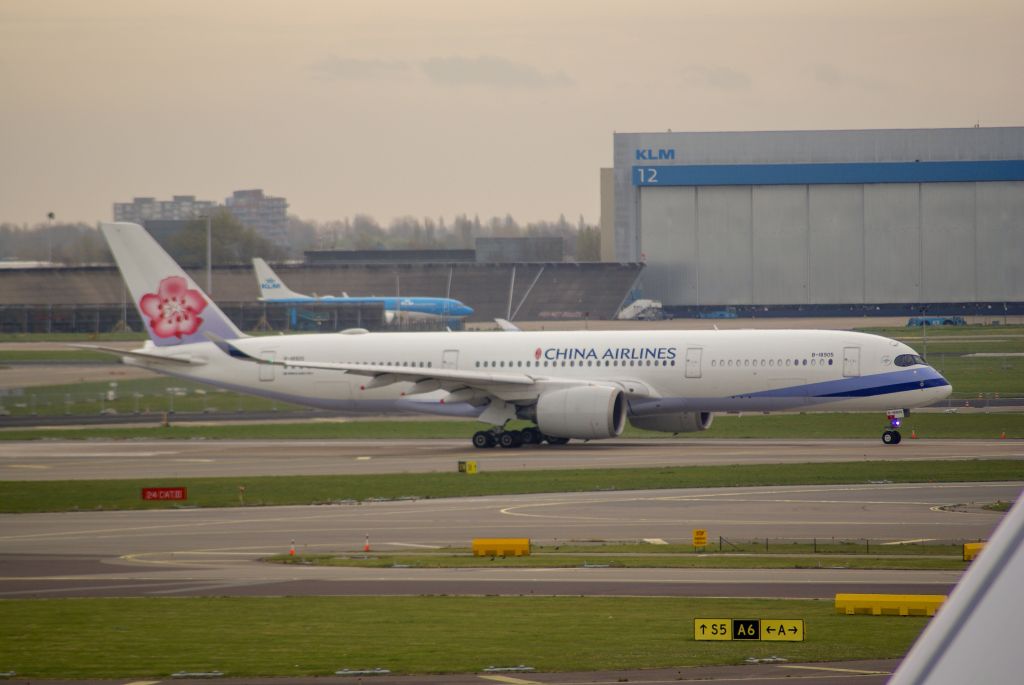 Airbus A350-900 (B-18905) - China Airlines A350-941 cn73 take off rwy 24 EHAM 13-4-2022