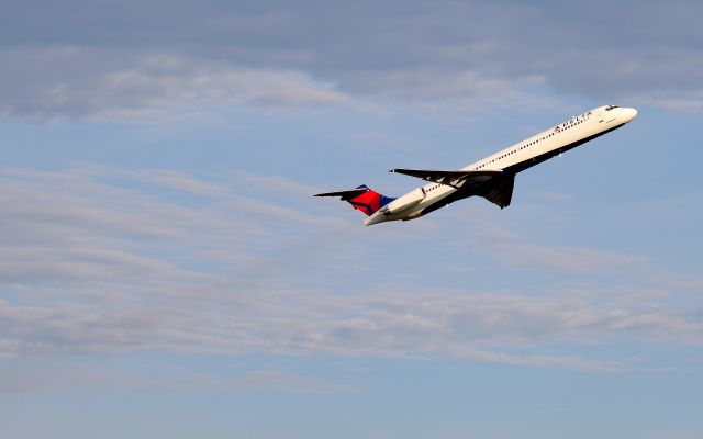 McDonnell Douglas MD-88 (N968DL)