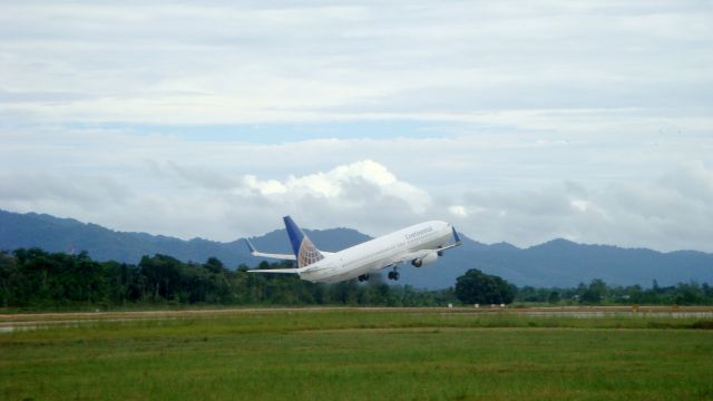 Boeing 737-800 —