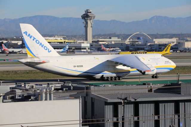 Antonov An-124 Ruslan (UR-82008)