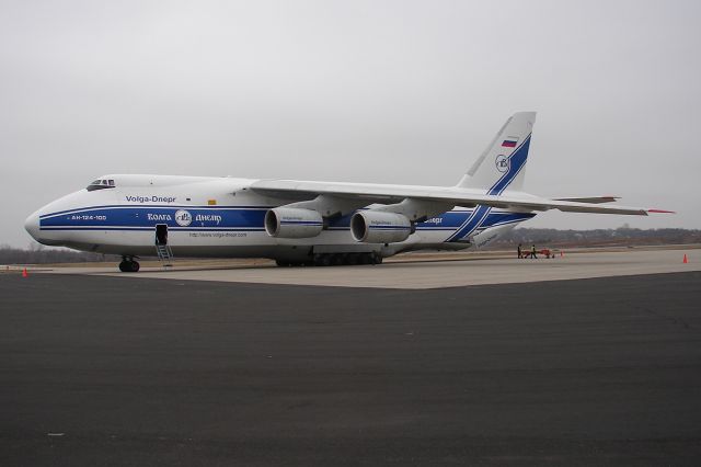 Antonov An-124 Ruslan — - In town taking 4 Blackhawk helicopters to Hilo, Hawaii.