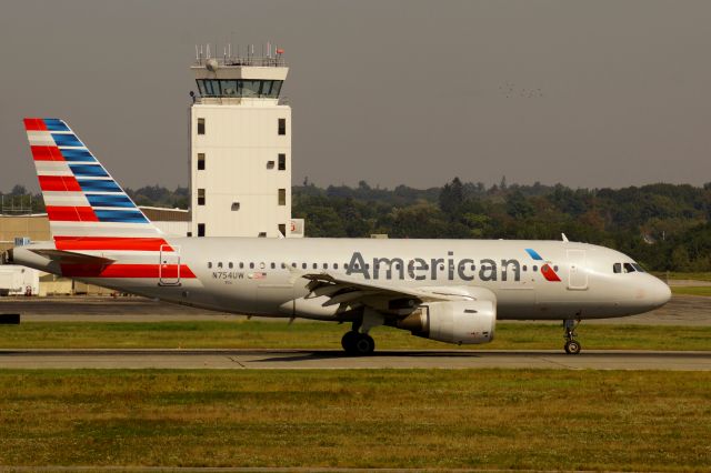 Airbus A319 (N754UW)