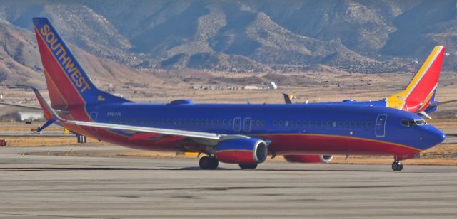 Boeing 737-800 (N8631A)