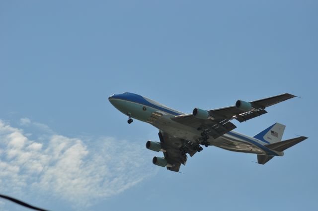 — — - Air Force one on final approach to Chattanooga TN