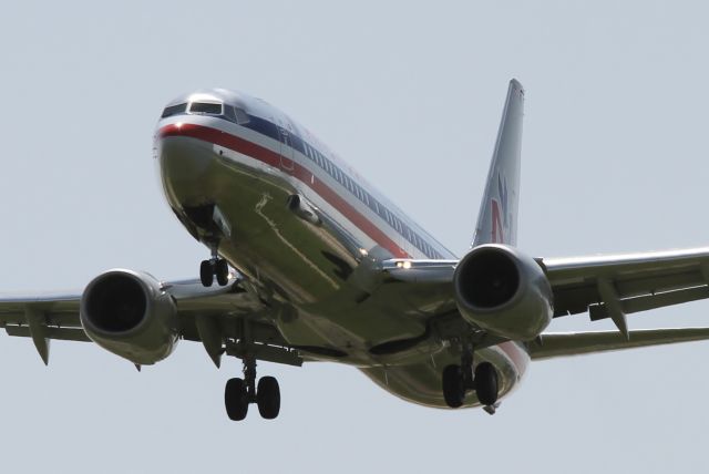 Boeing 737-800 —