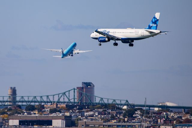 Airbus A320 (N583JB) - Jet Blue arrives while a Korean Air 777 departs.