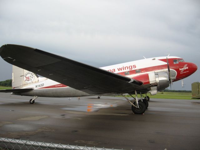 Douglas DC-3 (N143D)