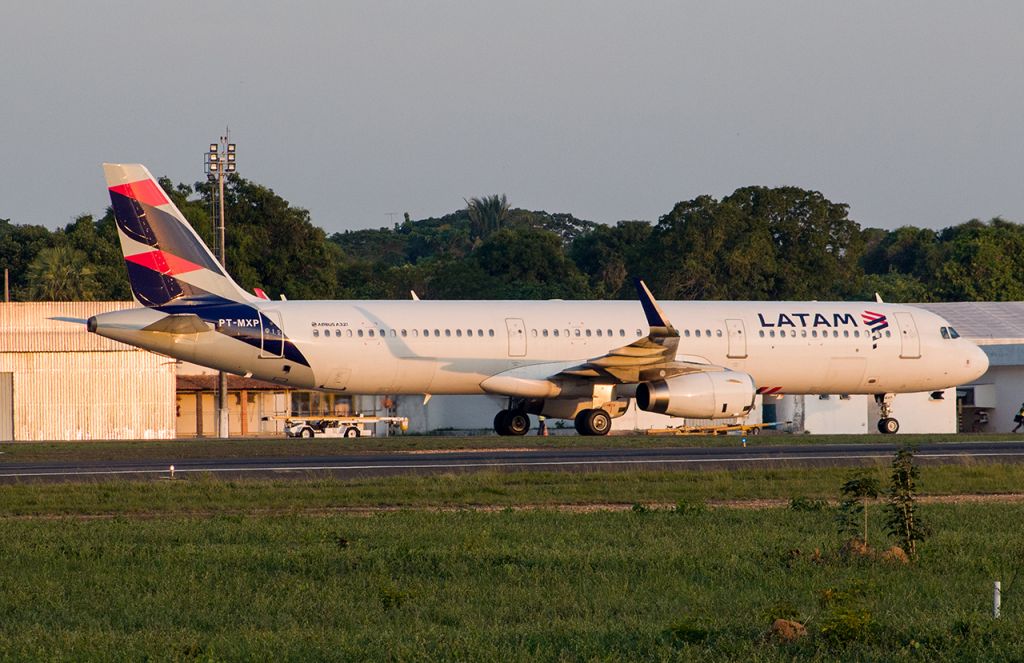 Airbus A321 (PT-MXP)