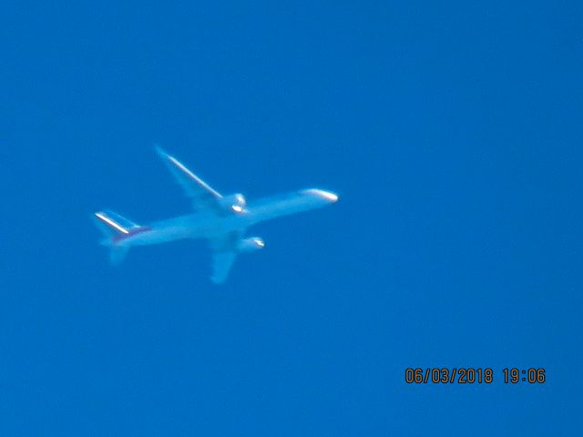 Boeing 757-200 (N204UW)