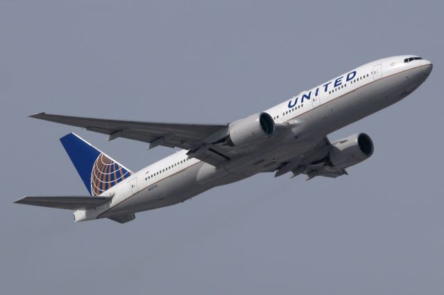 Boeing 777-200 (N227UA)