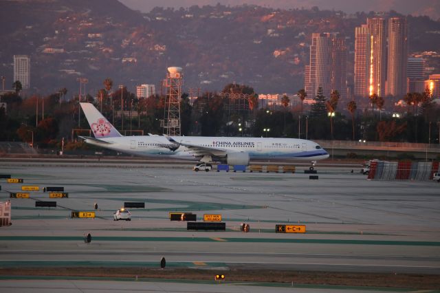 Airbus A350-900 (B-18901)