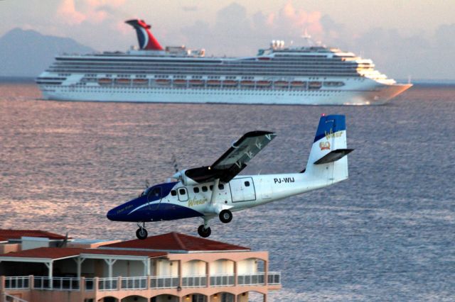 De Havilland Canada Twin Otter (PJ-WIJ) - From the Sonesta Hotel