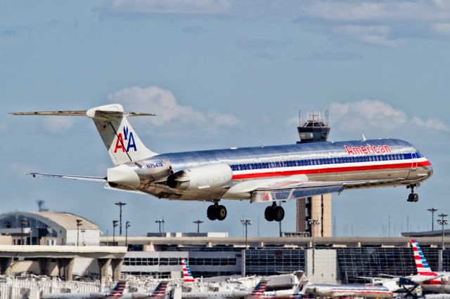 McDonnell Douglas MD-80 —