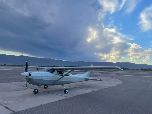 Cessna Skylane (LV-CZI)