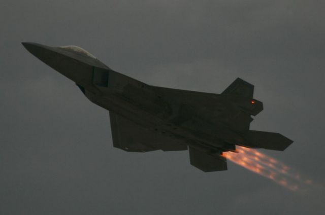 Lockheed F-22 Raptor (N1STFG) - Raptor pass in burner @ .95 Mach........loud!!!