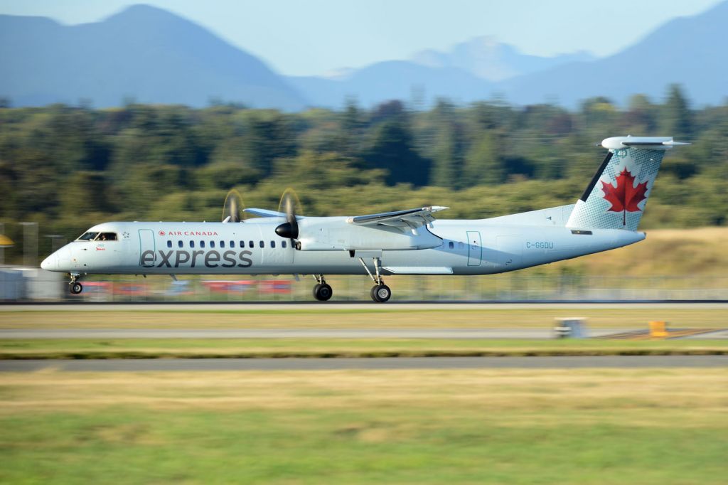 de Havilland Dash 8-400 (C-GGDU)